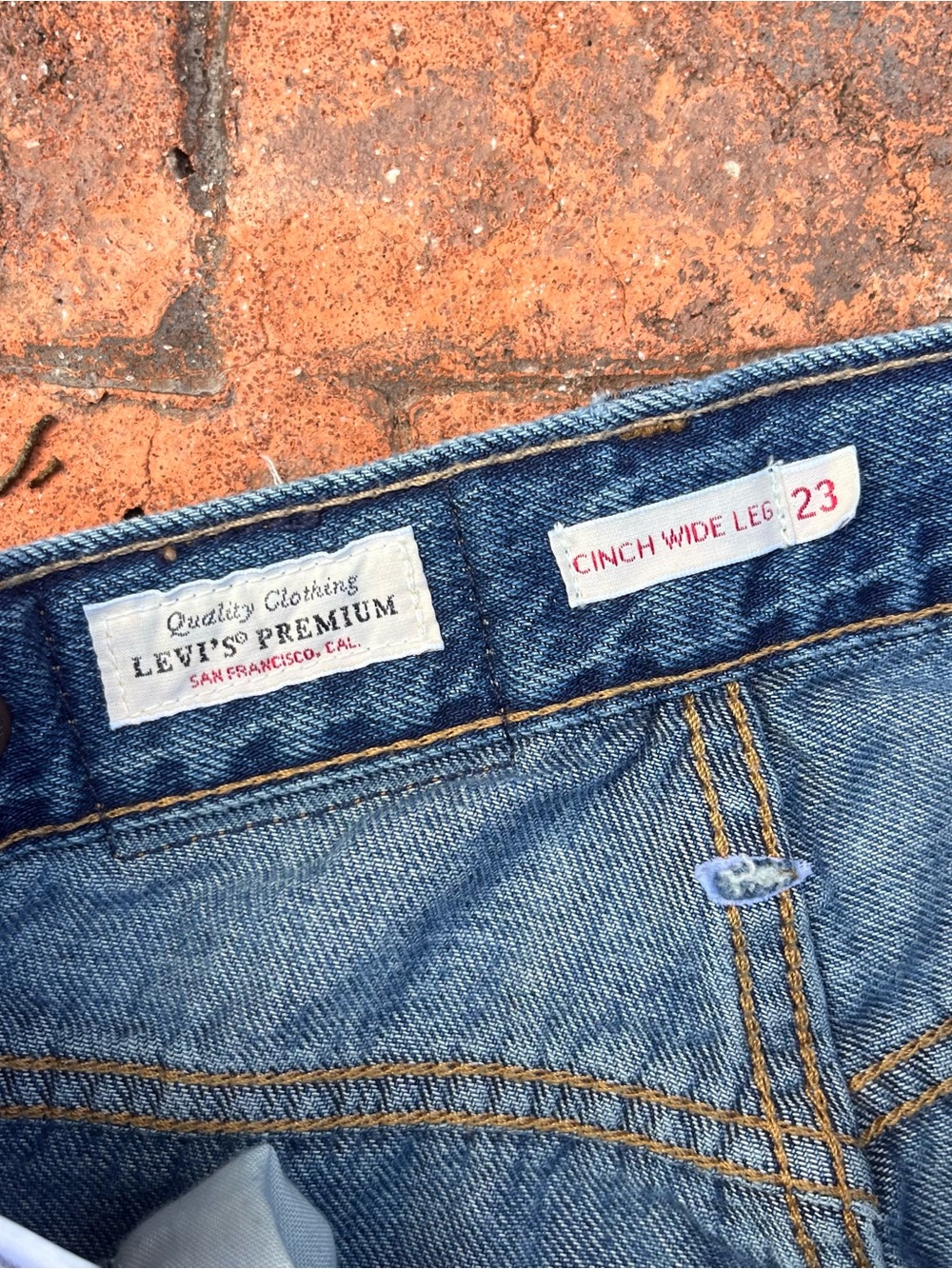 Levi’s Denim Premium Blue Women’s Big E Cinch Waist Wide Leg Jeans Size 23x29 - Picture 3 of 10